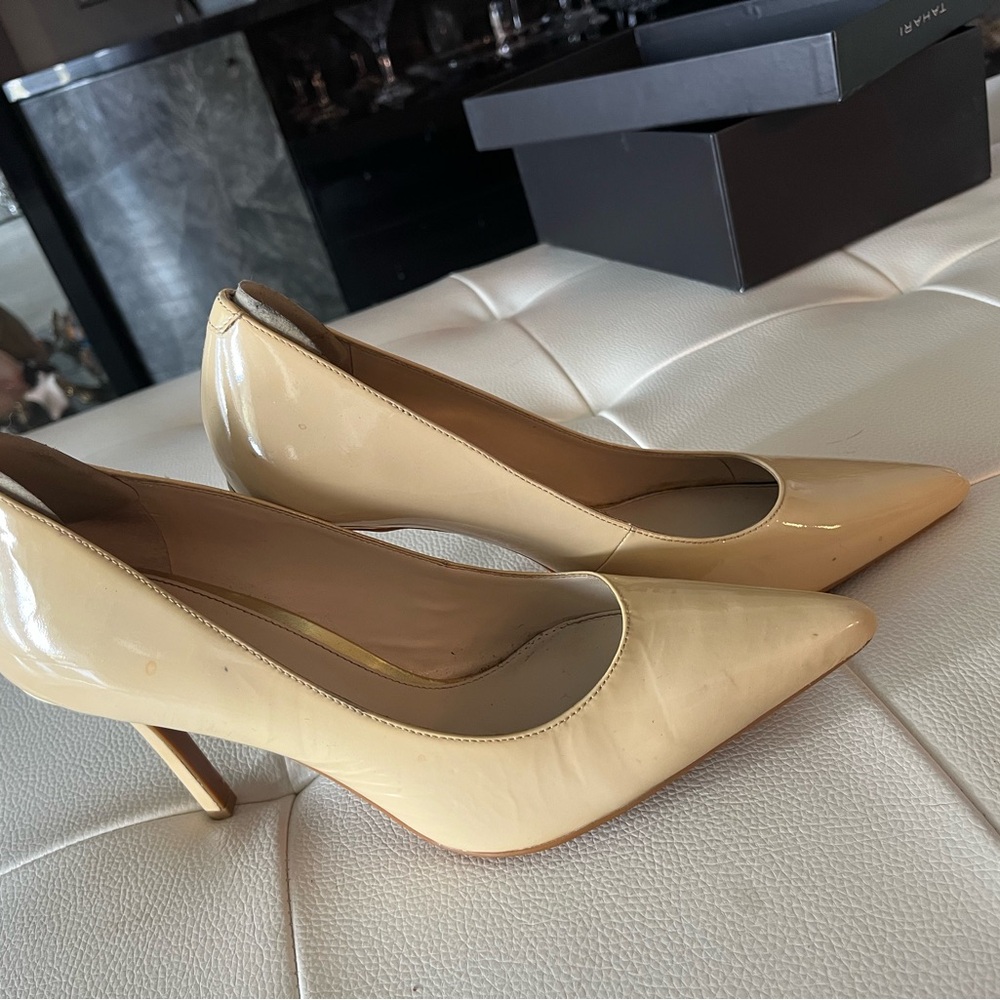 🥿 Lauren Ralph Lauren Patent Leather Nude Pumps – Size 10B